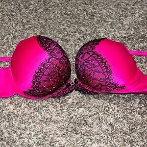 Bombshells Victoria’s Secret bra